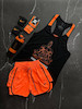 پکیج کد S3532 ست بدنسازی مردانه طرح ‌‌‌‌‌یوگا با تم مشکی نارنجی 🔥🧡 شامل رکابی + شلوارک + جوراب ساقدار + شیکر دو تیکه + مچبند چسب نانو