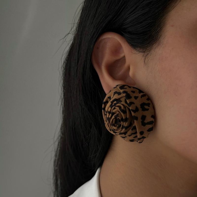 گوشواره پلنگی رز پارچه ای