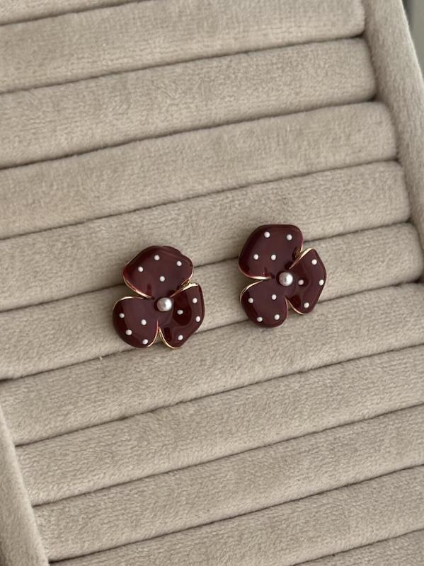 گوشواره گل خالدار چری