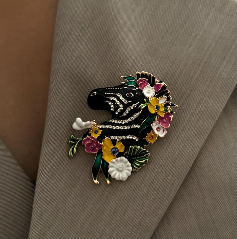گل سینه اسب فانتزی