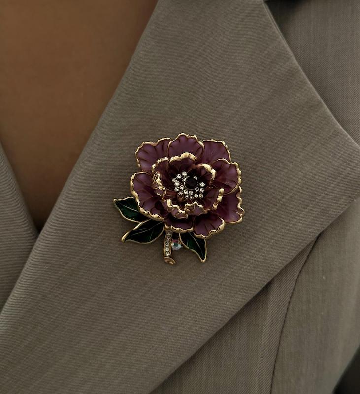 گل سینه گل پیونی مرواریدی