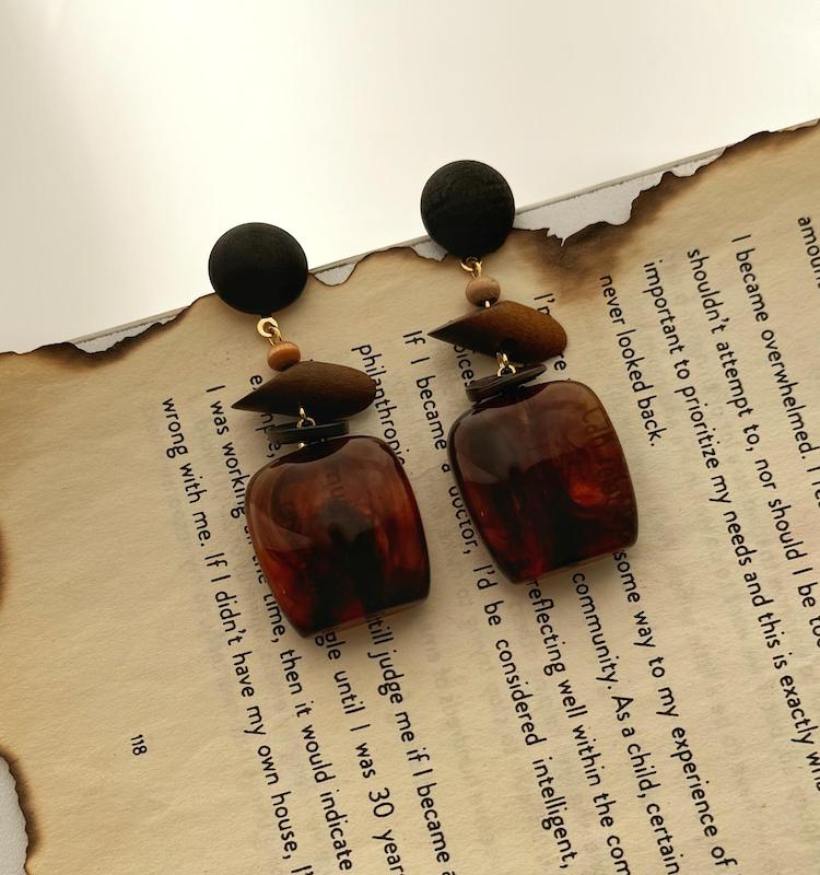 گوشواره چوب طبیعی رزین مربع