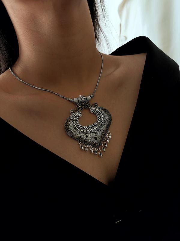 گردنبند کستینگ هلالی