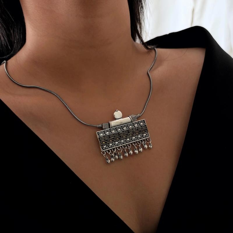 گردنبند کستینگ مستطیل
