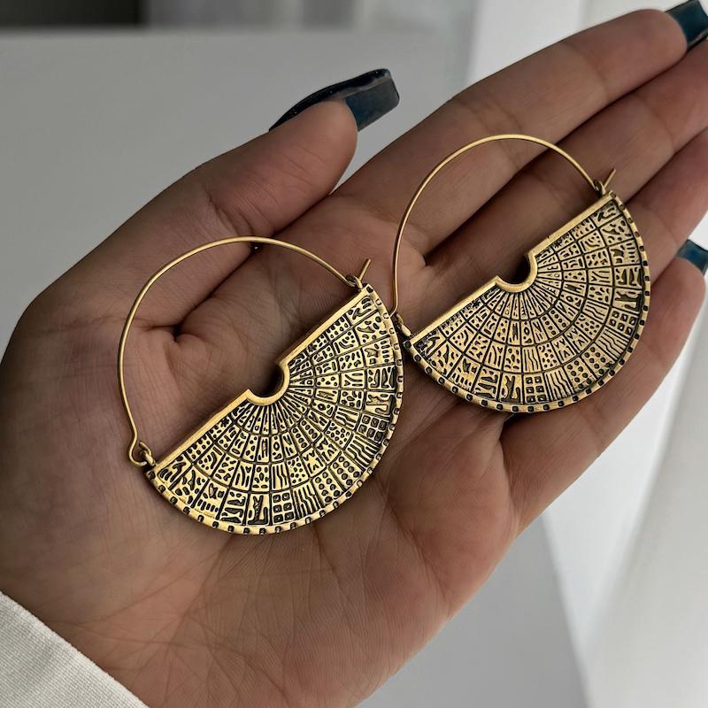 گوشواره برنجی کتیبه