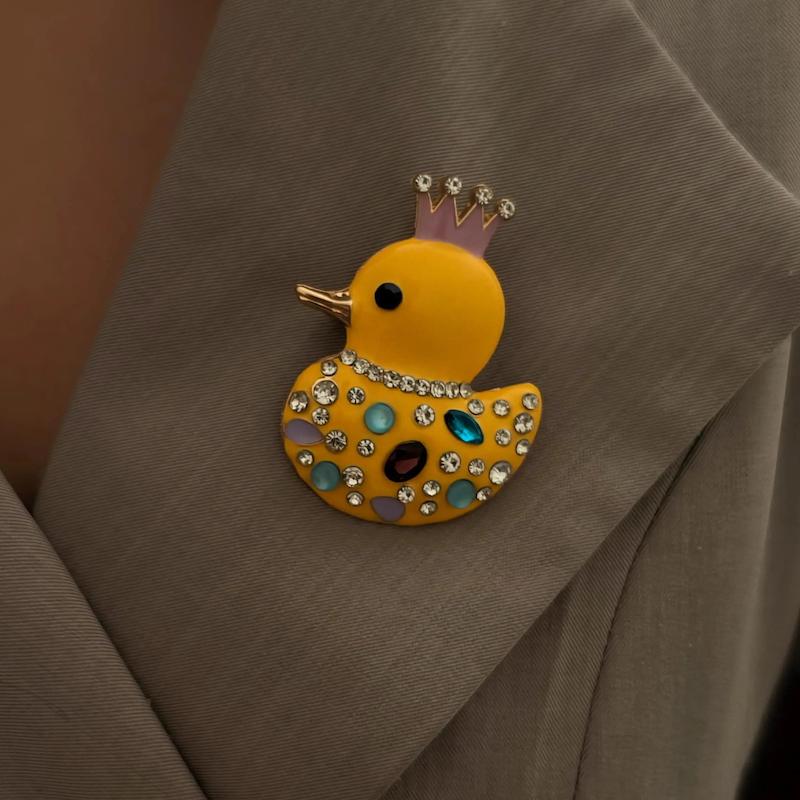 گل سینه جوجه رنگی نگین دار