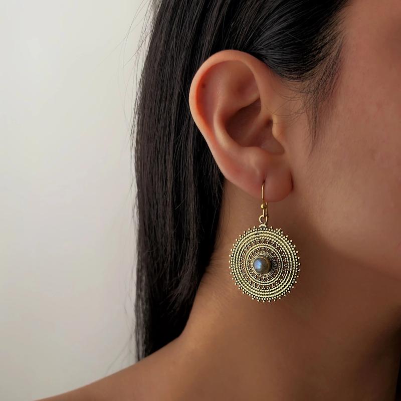 گوشواره برنجی گرد سنگ دار