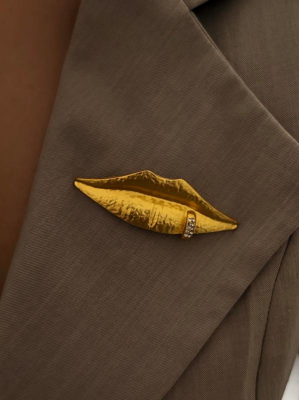 گل سینه برند Elsa Schiaparelli