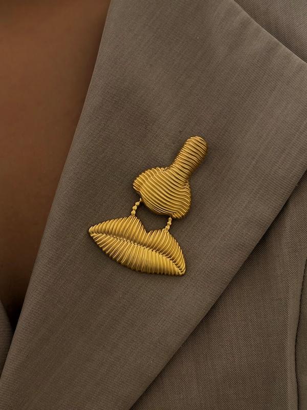 گل سینه برند Elsa Schiaparelli