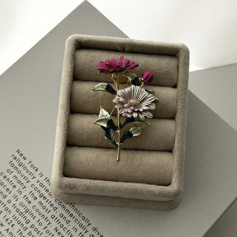 گل سینه دو گل رنگی