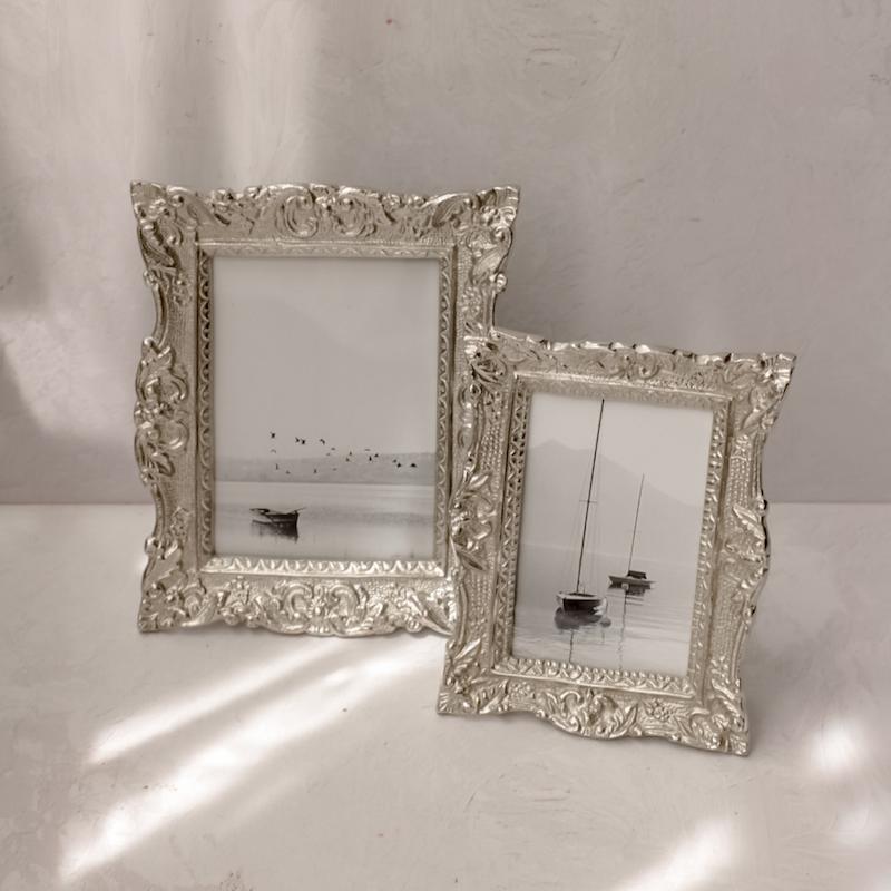 قاب عکس طرح دار نقره ای