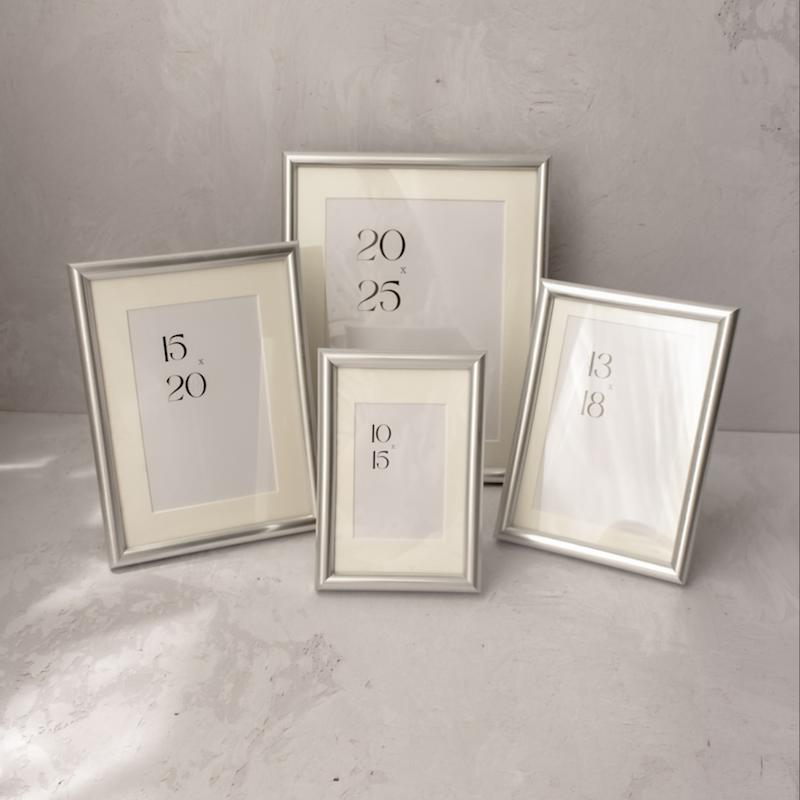 قاب عکس نقره ای ساده