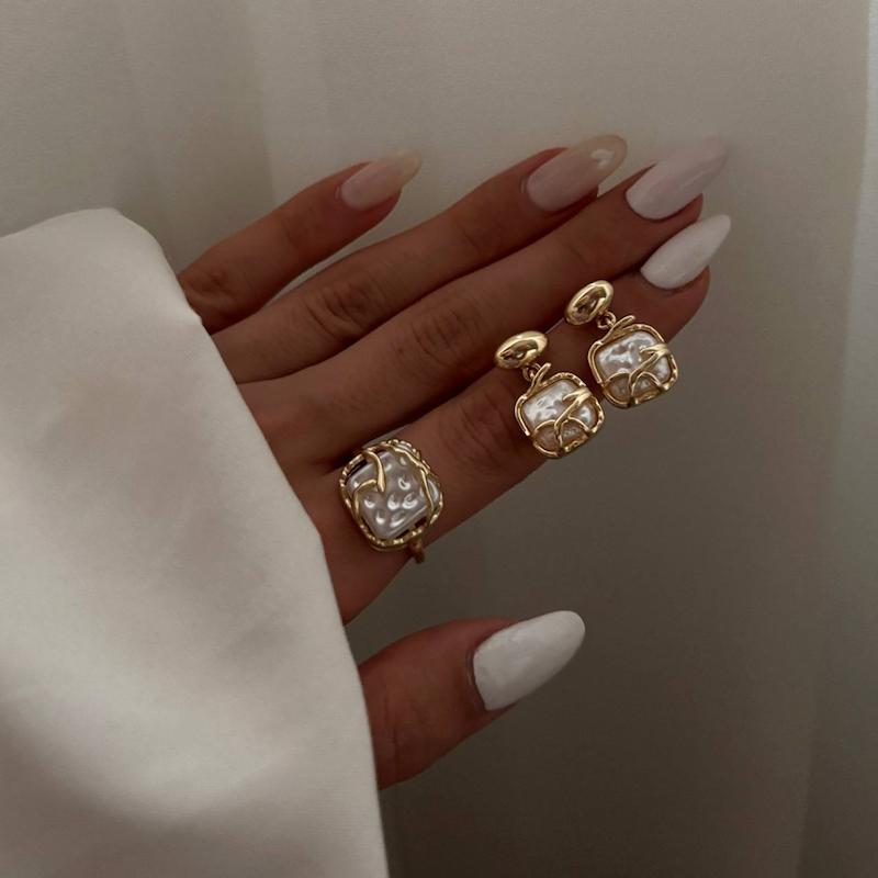 ست گوشواره و انگشتر صدف مربعی