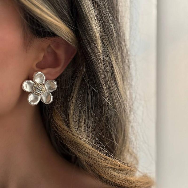 گوشواره گل مروارید نگین دار