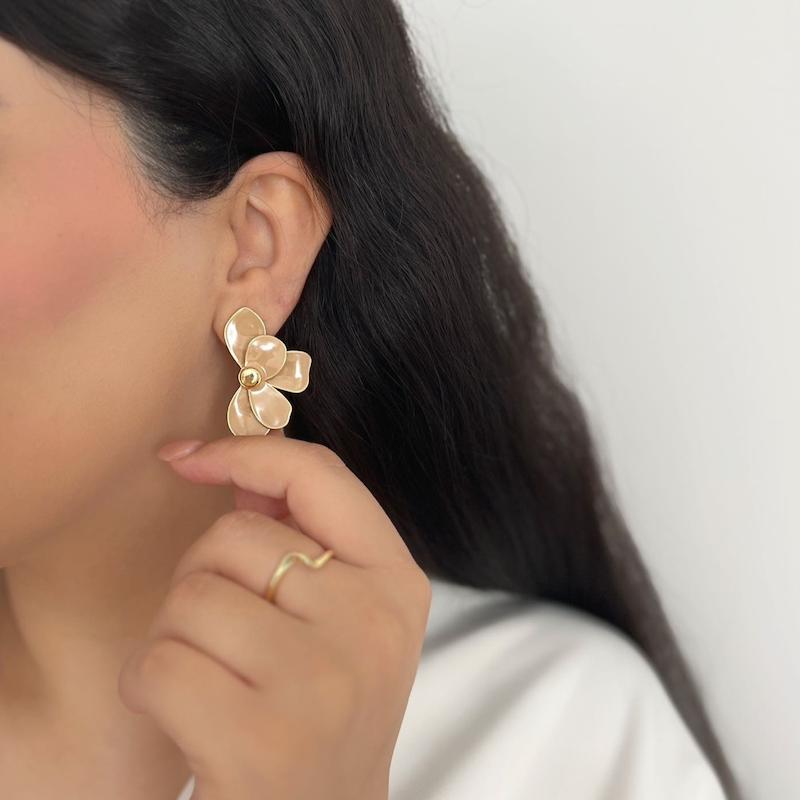 گوشواره گل میناکاری نسکافه ای