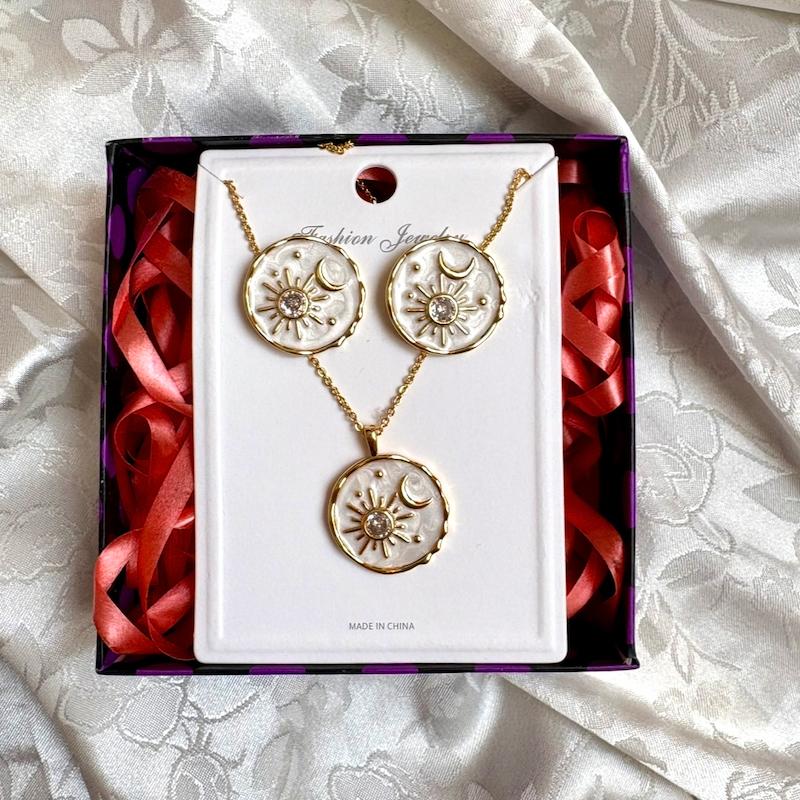 نیم ست ماه و خورشید