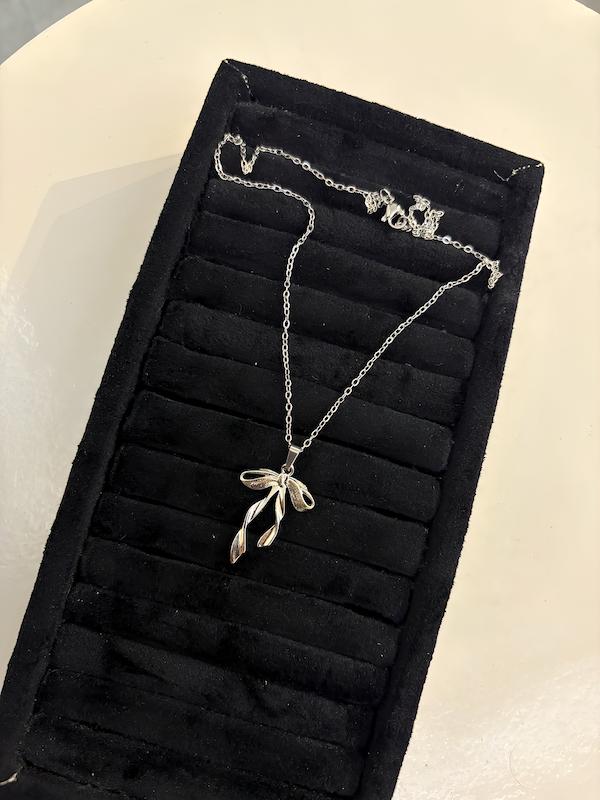 گردنبند پاپیونی