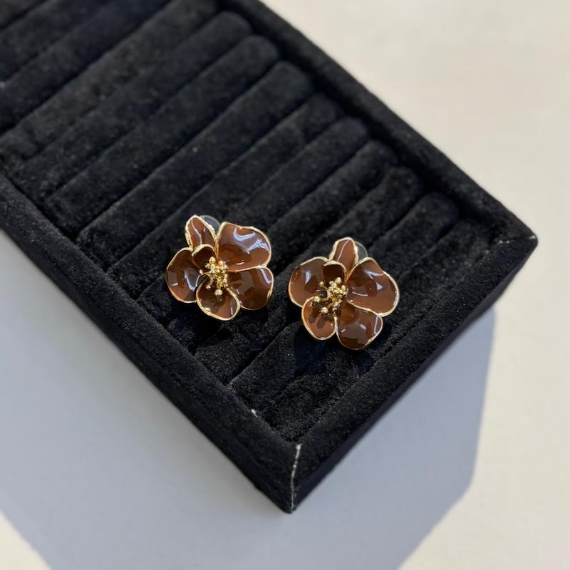 گوشواره پنج گلبرگ زرشکی