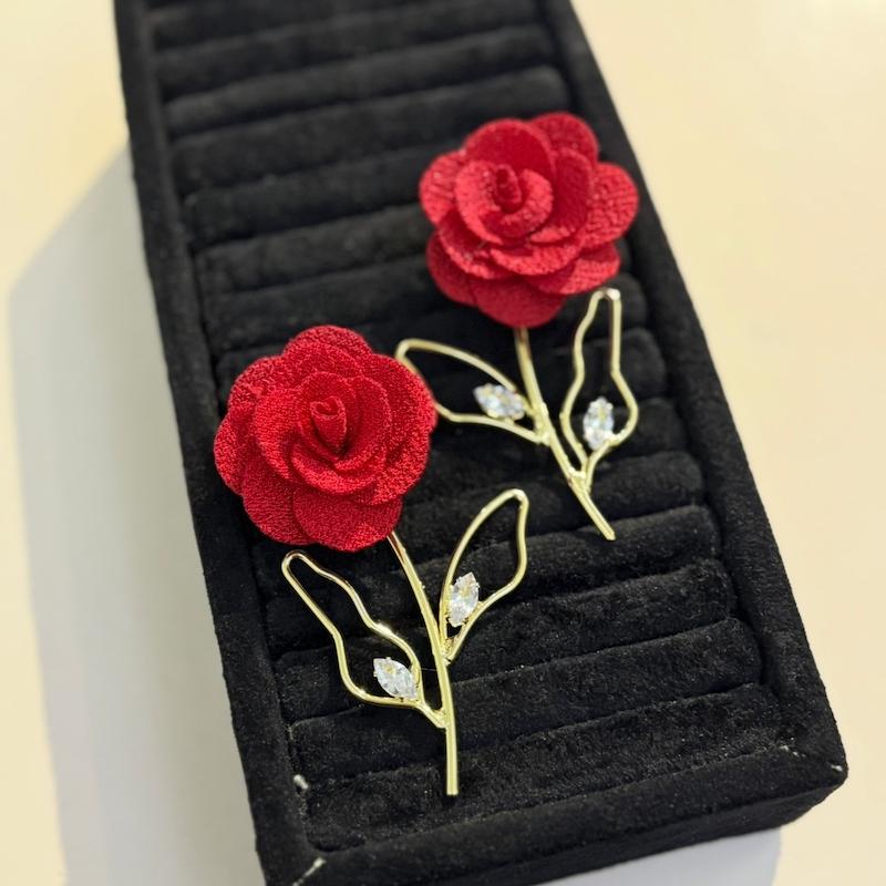 گوشواره گل پارچه‌ای و ساقه