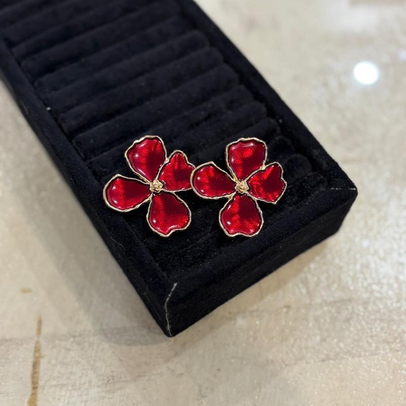 گوشواره پنج گلبرگ زرشکی 