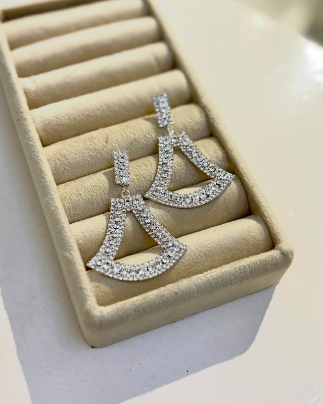 گوشواره طرح جواهر آویز مثلثی