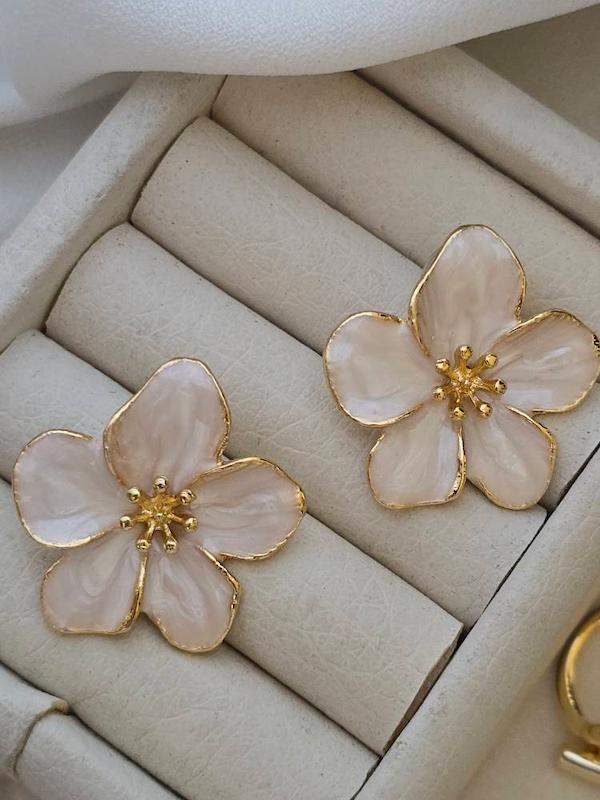 گوشواره گل میناکاری متوسط
