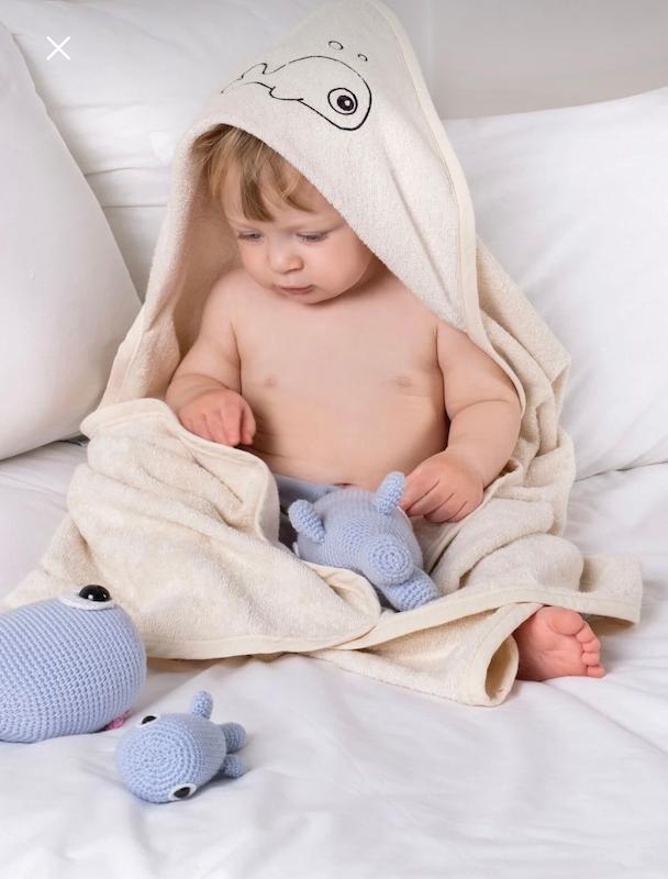ست حوله کلاه‌دار و لیف نوزاد طرح نهنگ ای‌فین (EIFIN Bambu Balık Nakışlı Havlu Seti)