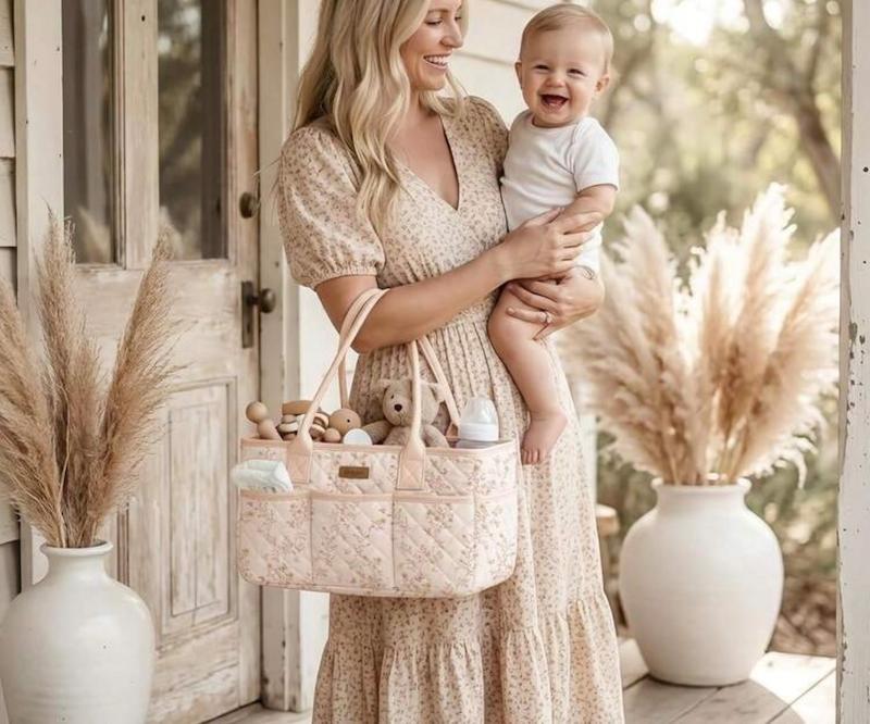 کیف/سبد نظم‌دهنده لوازم نوزاد طرح‌دار با دسته چرمی (Floral Quilted Diaper Caddy)