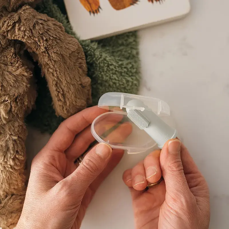 مسواک انگشتی سیلیکونی دکتر براونز با قاب نگهدارنده | Dr. Brown's Silicone Finger Toothbrush