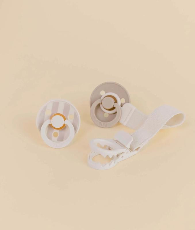 ست هدیه پستانک و بند پستانک بیبس  (BIBS Colour Pacifier & Clip Gift Set -   0-6M)