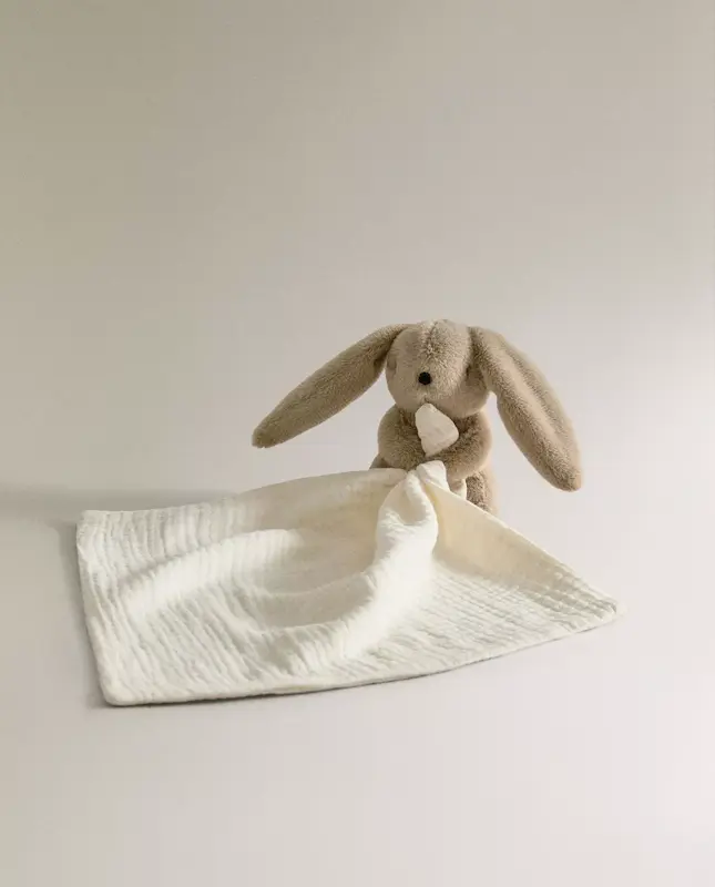عروسک پارچه‌ای خرگوش با پتو دستمالی زارا هوم (Zara Home Bunny Cuddly Soft Toy)