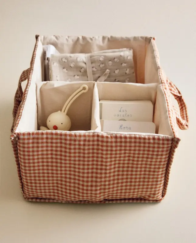 ارگانایزر پارچه‌ای چهارخانه کودک زارا هوم (Gingham Cotton Baby Organiser)
