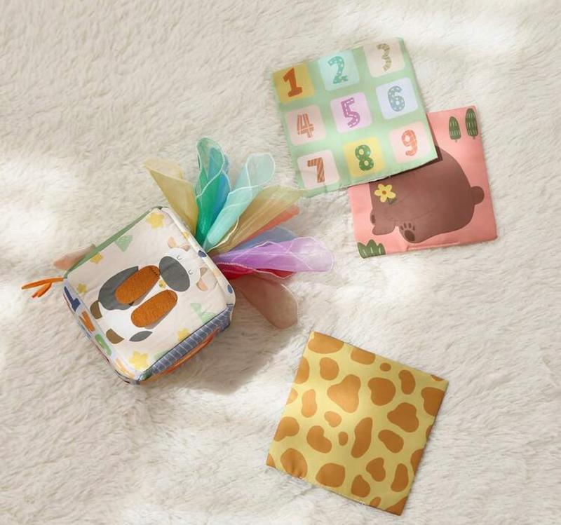 مکعب پارچه‌ای مونتسوری و جعبه دستمال بازی ۱۶ تکه (16pcs/Set Montessori Sensory Tissue Box Toy)