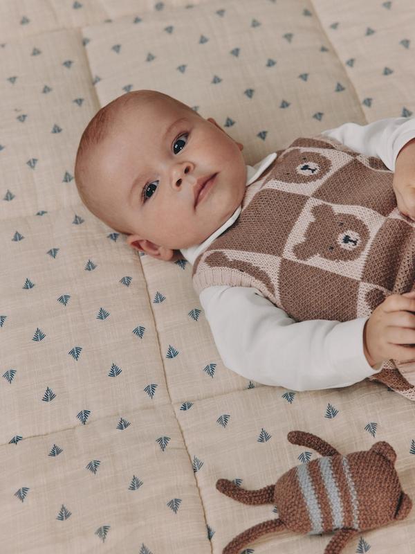 ست جلیقه بافت، بادی و شلوار نوزادی قهوه‌ای | Next baby set