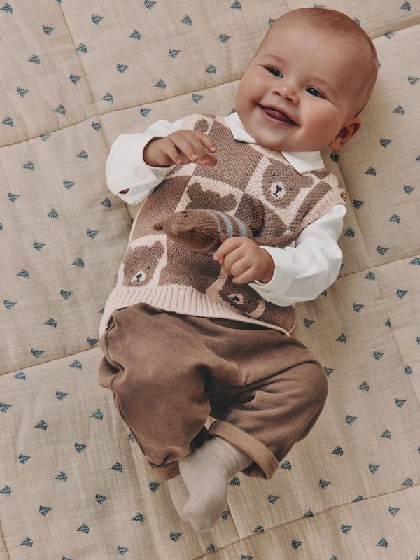 ست جلیقه بافت، بادی و شلوار نوزادی قهوه‌ای | Next baby set