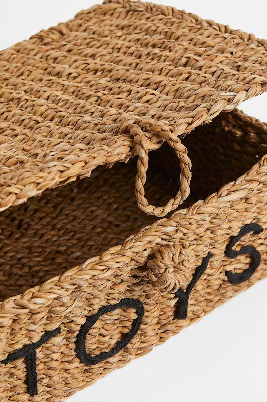 صندوقچه حصیری دردار سازمان‌دهی اسباب‌بازی اچ اند ام (H&M Lidded Toy Box - Beige)