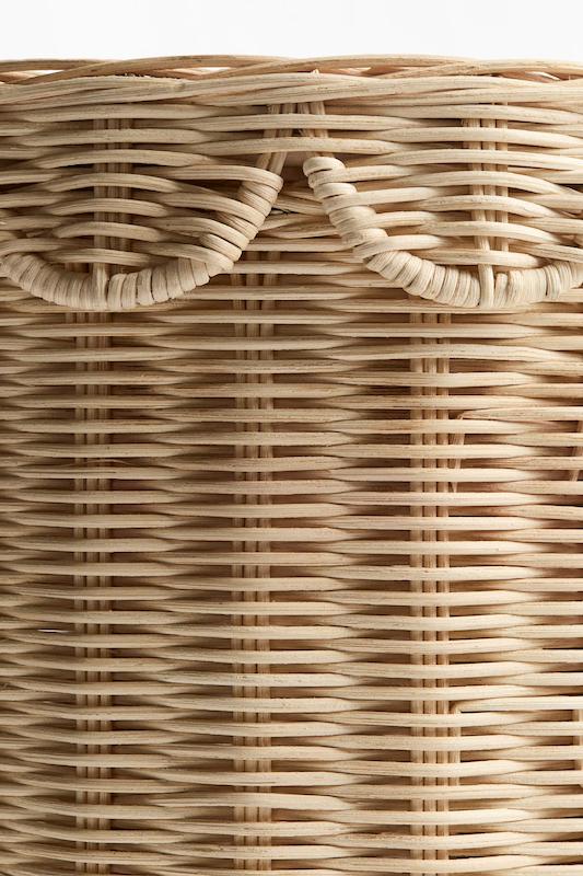 صندلی و سبد حصیری دردار طرح چین‌دار اچ اند ام (H&M Handmade Rattan Storage Stool)