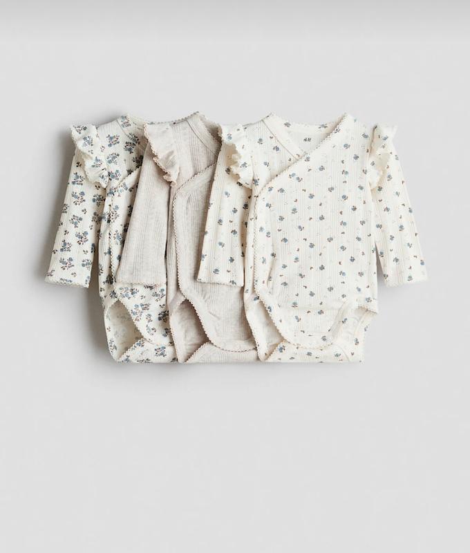 پک ۳ عددی بادی آستین بلند چپ‌وراستی طرح‌دار و چین‌دار اچ اند ام (H&M 3-Pack Hole-Pattern Wrapover Bodysuits - Floral)