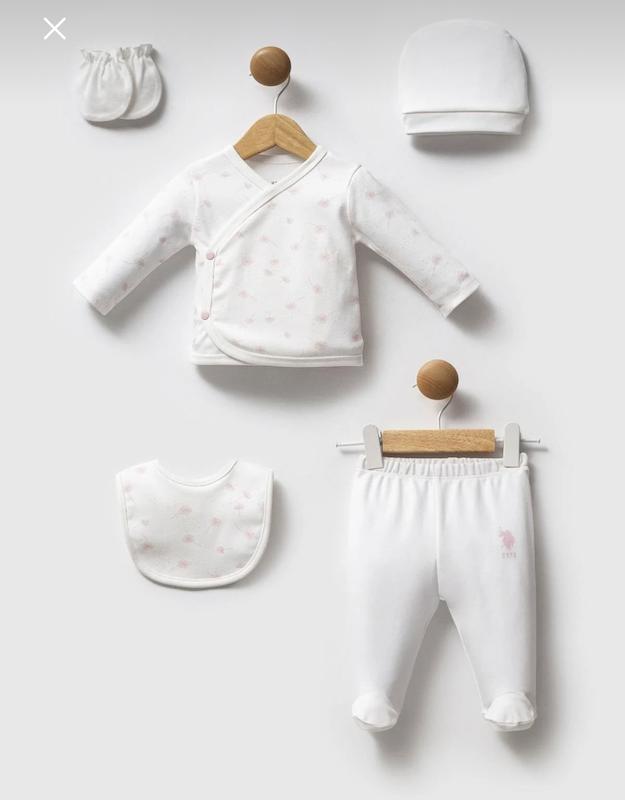 ست ۵ تکه بیمارستانی نوزادی دخترانه یو اس پولو (U.S. Polo Assn. 5-Piece Newborn Girl Hospital Discharge Set - White/Pink Stars)