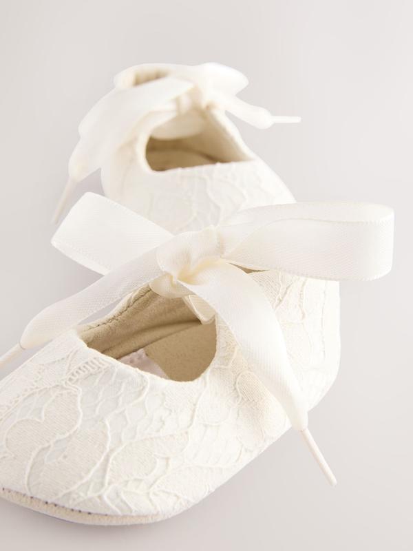 کفش مجلسی نوزادی بندی توری کرم نکست |  Next Cream Lace Baby Tie Front Occasion Shoes