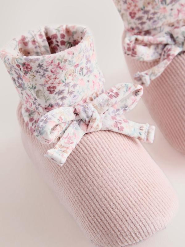 پاپوش و بوت نوزادی طرح‌دار نکست صورتی طرح گل | Next pink floral baby sock top boots