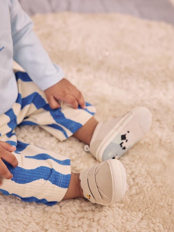 کفش کتانی نوزادی چسبی طرح مزرعه نکست | Next baby trainers