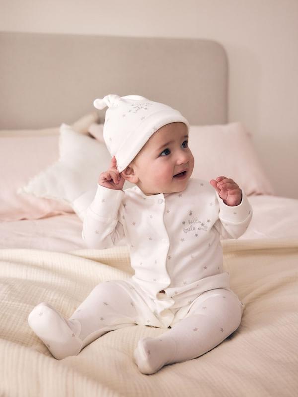 ست ۴ تکه سرهمی، بادی، کلاه و پیش‌بند نوزادی سفید نکست | Next baby clothes 