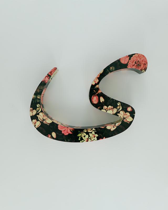 حرف ی  تزئینی طرح گل و مرغ