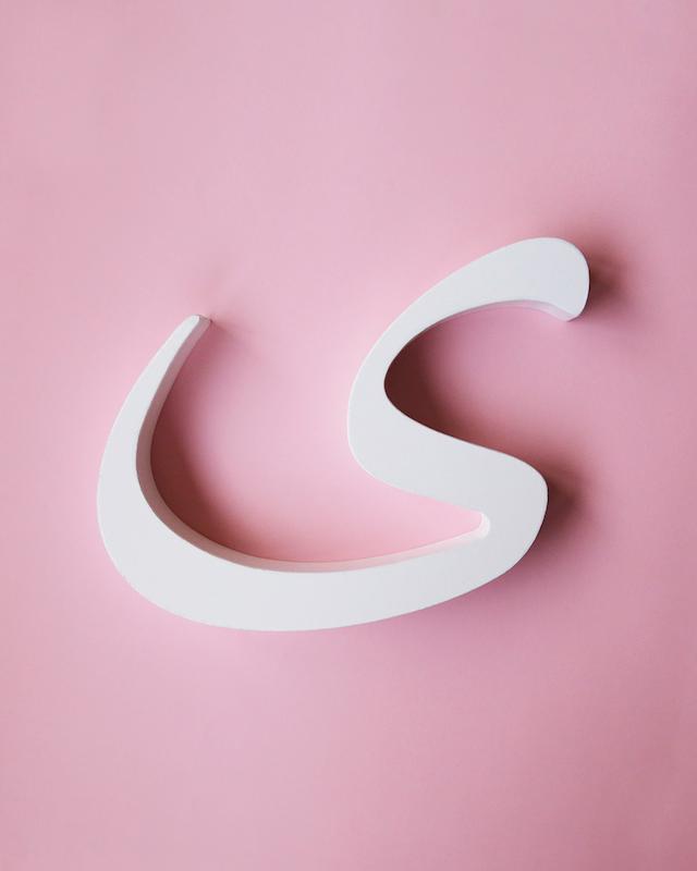 حرف ی تزئینی