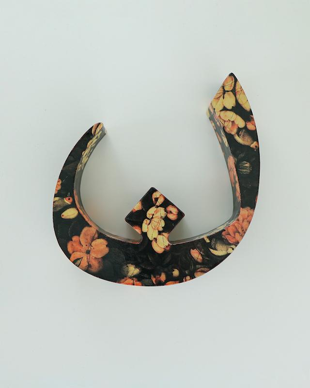 حرف ن تزئینی طرح گل و مرغ