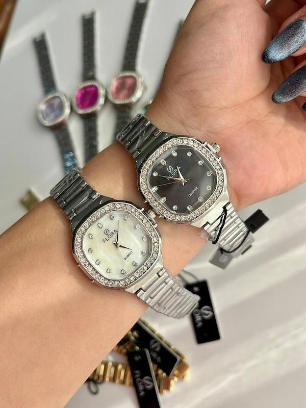 ساعت فلورا  زنانه دور نگین 