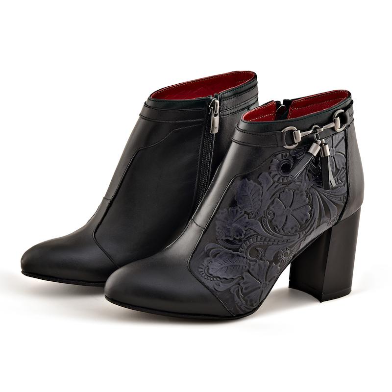 نیم بوت زنانه طرح گل مشکی کد700157