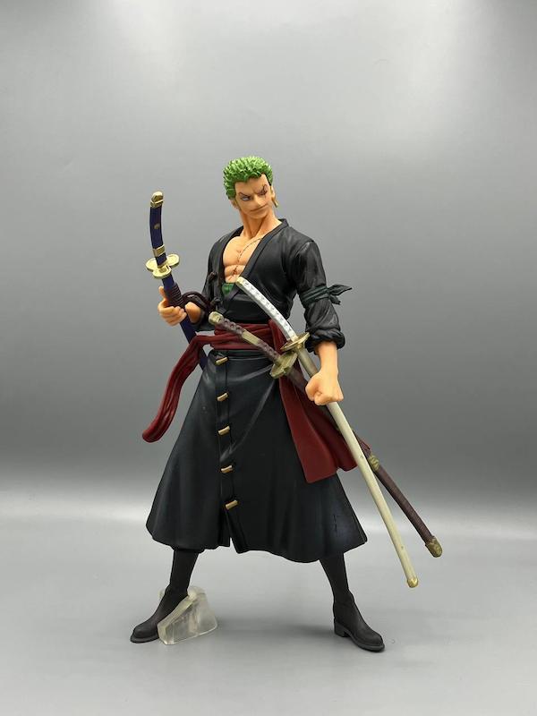 فیگور زورو  ایستاده 