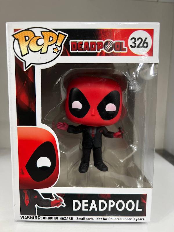 فانکو پاپ ددپول با کت شلوار 